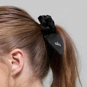 ALO Airlift Rhythm Scrunchie